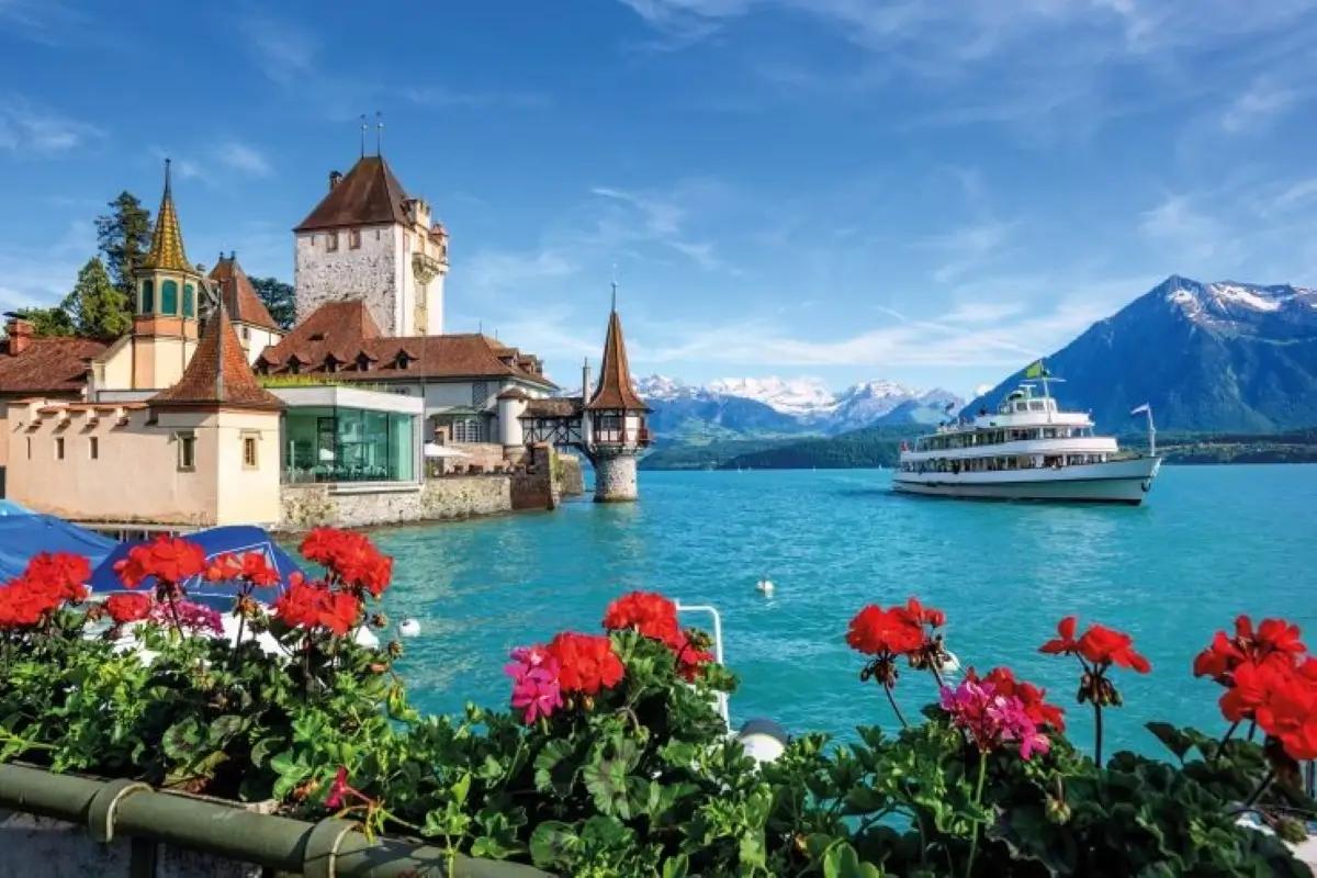 lake-cruises-oberhofen-castle-on-lake-thun